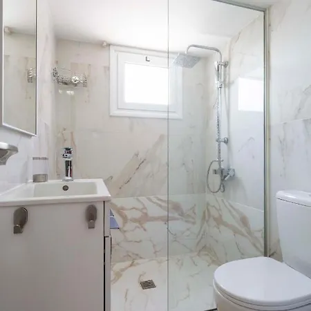 Central Perks, Cute Cozy Convenient *